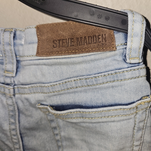 Steve Madden Kids Blue Ankle Cropped Jeans with Classic Fit - Picture 9 of 9